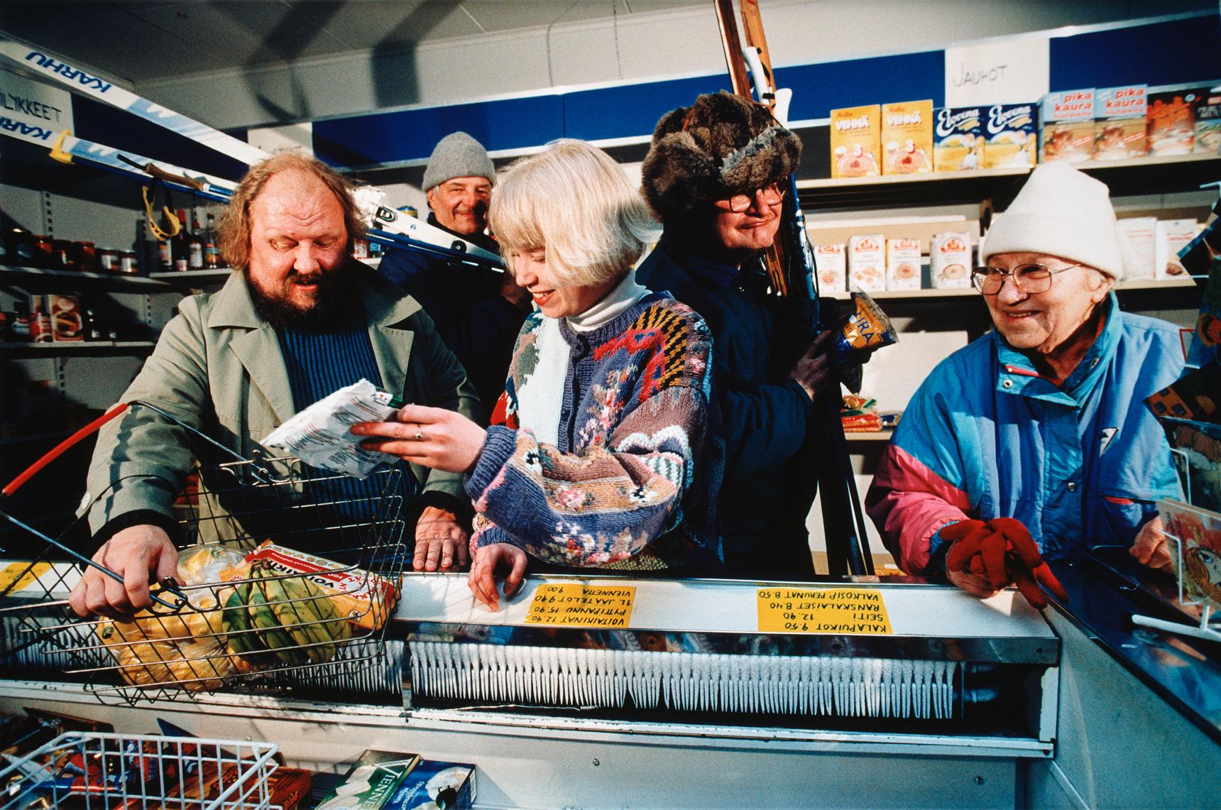 Juha Metso, Debatti hullusta lehmästä ei ole turhaa, sarjasta The Life of Albert, 1996. Suomen valokuvataiteen museon kokoelma.